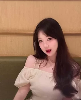 比网图还好看，手机里走出来的美女