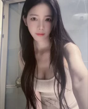 雪白丰满大长腿妹妹