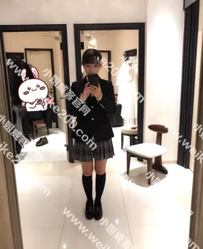 难得遇到支持3P的骚妹甜美闷骚放得开