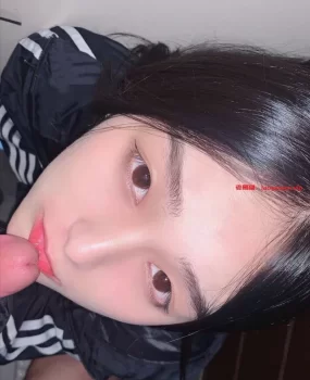 武汉享受帝皇级服务 极品三通嫩模求哥哥爆操！